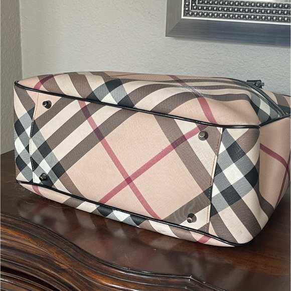 AUTHENTIC Burberry Shopper Tote Patent Trim Nova Check 100% Authentic - Picture 13 of 16